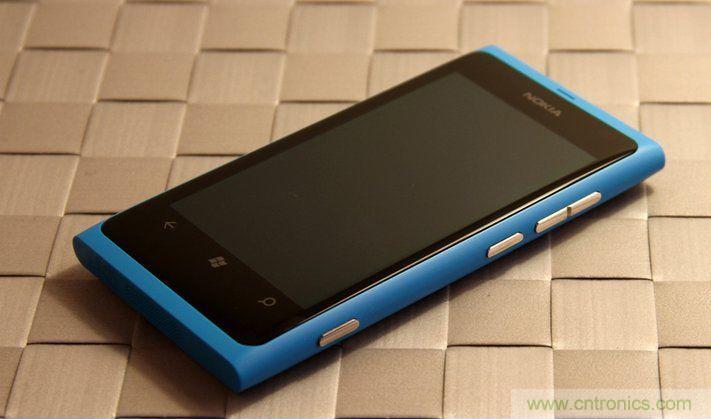 拆解諾基亞Lumia800,做工依舊精細(xì)！